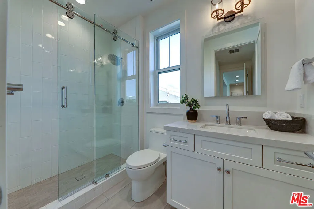 11729 Hartsook Street, Valley Village, California 91607 home-pic-27